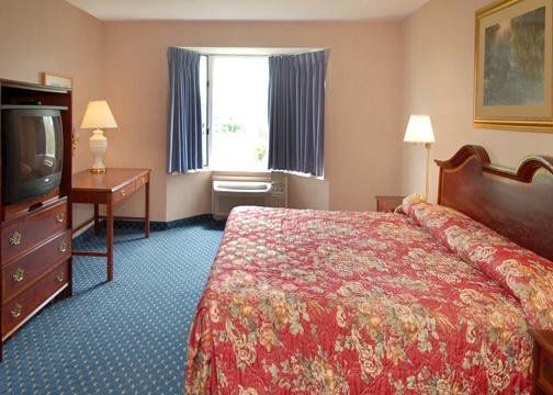 Econo Lodge Inn & Suites Шелбърн Стая снимка